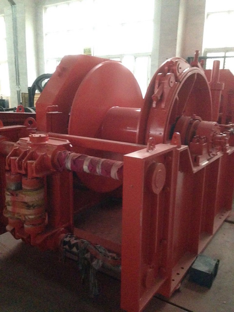 30 TON SINGLE DRUM HYDRAULIC MOORING WINCH WITH SPOOLING DEVICE